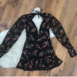 MUST GO❗️NWOT Lovers + friends lace dress
